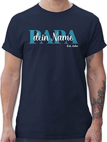 T-Shirt Herren - zum Vatertag - Schriftzug Papa Namen Kinder - L - Navy Blau - personalisierte Vater Geschenke Vatertagsgeschenk Tshirt väter Daddy and Son Shirt vatergeschenk Vatertagsgeschenke T-Shirt Herren - zum Vatertag - Schriftzug Papa Namen Kinder - L - Navy Blau - personalisierte Vater Geschenke Vatertagsgeschenk Tshirt väter Daddy and Son Shirt vatergeschenk Vatertagsgeschenke von Geschenk mit Namen personalisiert by Shirtracer