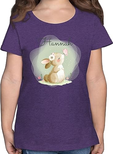 T-Shirt Mädchen - Süßer Hase mit Name personalisiert I Hasen Geschenk Bunny I Rabbit I Kaninchen - 140 (9/11 Jahre) - Lila Meliert - Ostern Tshirt Kinder Oster-Tshirt hasenmotiv kaninchenmotiv von Geschenk mit Namen personalisiert by Shirtracer