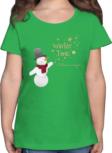 T-Shirt Mädchen - Weihnachten - Schneemann mit Wunschtext Text I Winter Time - 116 (5/6 Jahre) - Grün - weinachts Shirt Weinachten t weihnachtliches Christmas Weihnachts weihnacht personalisierte von Geschenk mit Namen personalisiert by Shirtracer