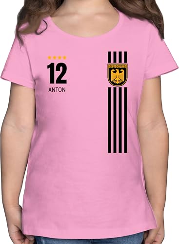 T-Shirt Mädchen - 2026 Fussball WM Fanartikel - Deutschland Germany Trikot Style - 140 (9/11 Jahre) - Rosa - Deutschland-t-Shirt em 2024 Shirt Kinder fußball deutsche Tshirt Deutschland-Trikot von Geschenk mit Namen personalisiert by Shirtracer