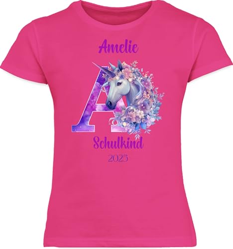 T-Shirt - Schulkind 2025 Einhorn Anfangsbuchstabe mit Name I Einschulung Geschenk Schulanfang Mädchen Geschenkidee Schuleintritt - 140 (9/11 Jahre) - Fuchsia - personalisierbar von Geschenk mit Namen personalisiert by Shirtracer