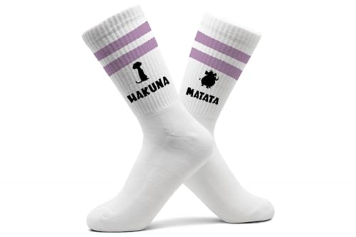 Statement - Socken Hakuna Matata Erdmännchen Warzenschwein Tennissocken Keine Sorge I Kein Problem Tennissocken Alles in Ordnung - 42-46 - Pastell Lila - spruch damen weiße herren von Geschenk mit Namen personalisiert by Shirtracer