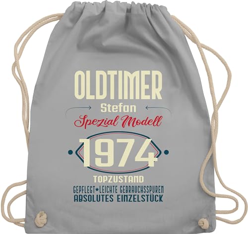 Turnbeutel Rucksack - 50. Geburtstag - Oldtimer Spezial Modell 1974 zum Fünfzigsten - Name aufdruck - dunkel - Unisize - Hellgrau - 50 1973 tasche fünfzig stofftasche und baumwolle jahre baumwoll von Geschenk mit Namen personalisiert by Shirtracer