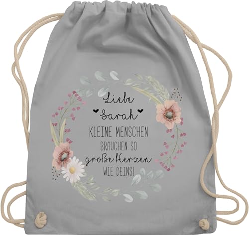 Turnbeutel Rucksack - Erzieher - Kleine Menschen brauchen so große Herzen wie deins | Erzieherin Geschenk | Tagesmutter Geschenke | Krippe Abschiedsgeschenk KiGa - Unisize - Hellgrau von Geschenk mit Namen personalisiert by Shirtracer