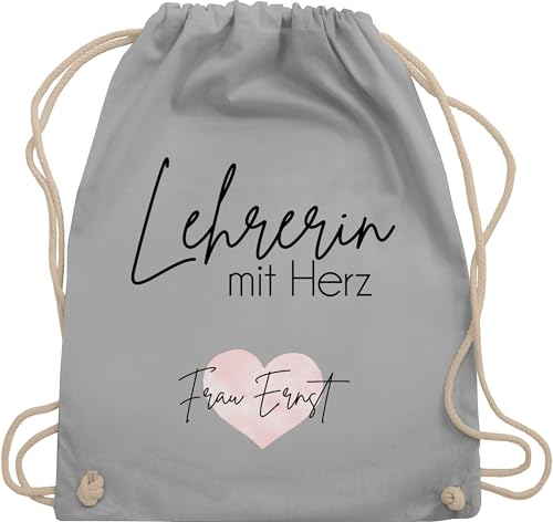 Turnbeutel Rucksack - Lehrerin mit Herz mit Name | Dankeschön Geschenk Lehrerin Abschied Geschenke Lehrerinnen Abschiedsgeschenk Schule - Unisize - Hellgrau - klassenlehrerin tasche teacher für von Geschenk mit Namen personalisiert by Shirtracer