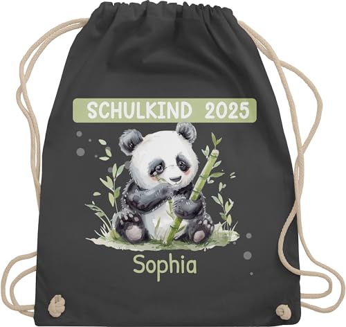 Turnbeutel Rucksack - Schulanfang - Schulkind 2025 mit Pandabär Motiv | Personalisierbares Einschulungsgeschenk mit Name | Einzigartiges Geschenk zur Einschulung - Unisize - Dunkelgrau von Geschenk mit Namen personalisiert by Shirtracer