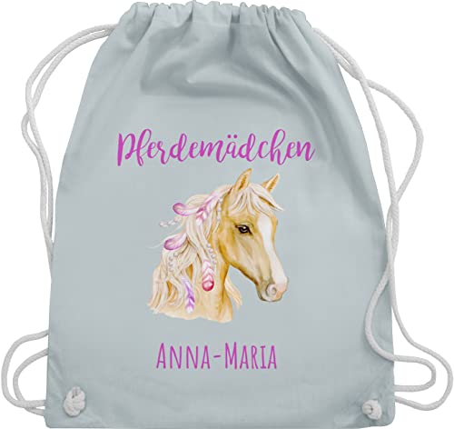 Turnbeutel Rucksack - Pferd - Pferdemädchen Wunschname - Pferde Geschenk Mädchen Personalisierte Geschenke Pferdemädchen Geschenke für Mädchen Reiten Sachen mit Namen - Unisize - Pastell Blau von Geschenk mit Namen personalisiert by Shirtracer