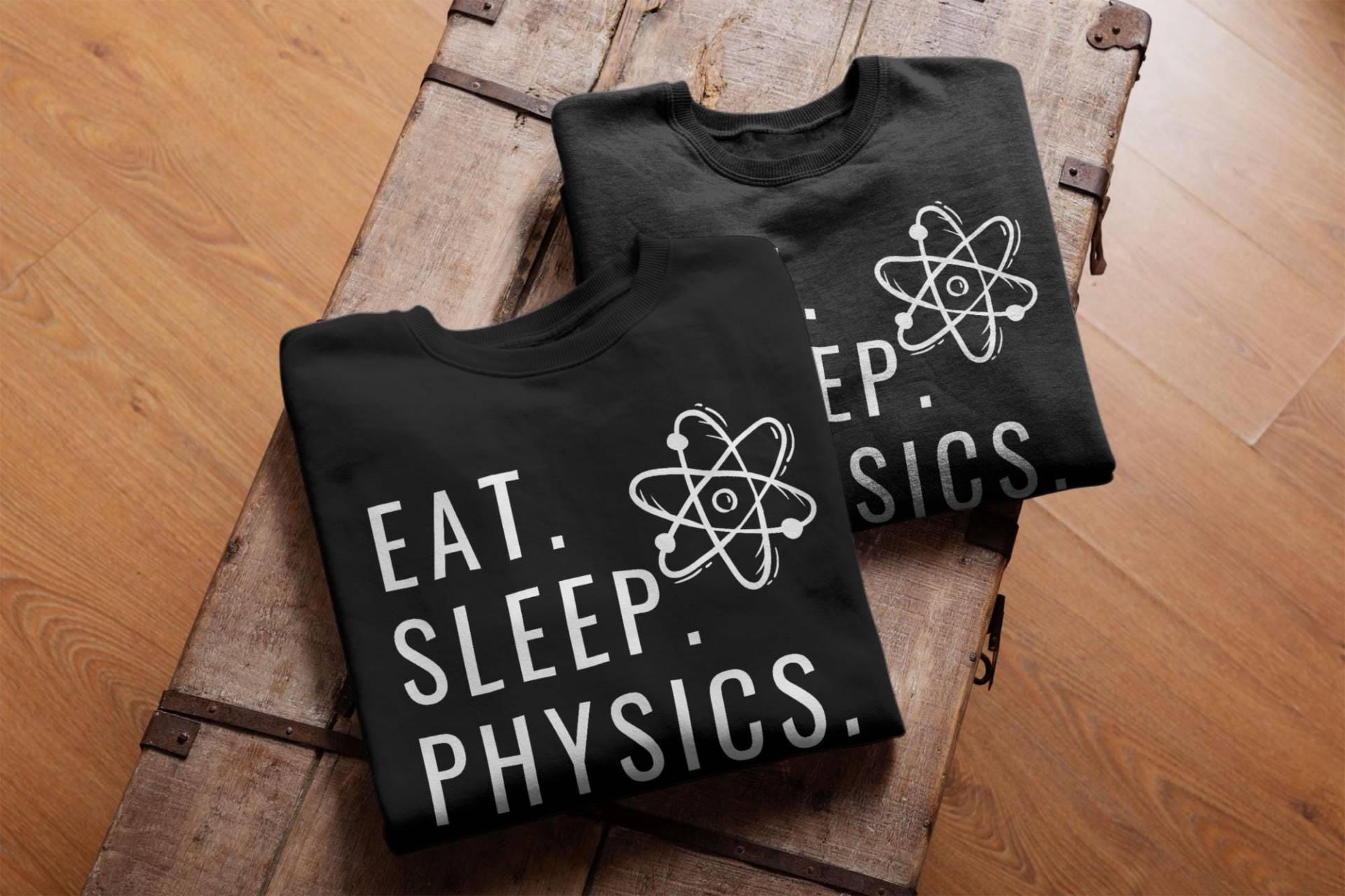 Physik T-Shirt Physiker Lustiger Wissenschaftler Spruch Teilchenphysik Geschenkidee - Premium Shirt Physik T-Shirt Physiker Lustiger Wissenschaftler Spruch Teilchenphysik Geschenkidee - Premium Shirt von GeschenkDesignsDE