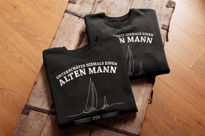 Segeln T-Shirt Segler Segelboot Segeltörn Geschenkidee Kapitän Spruch Segel Geschenk - Herren Shirt von GeschenkDesignsDE