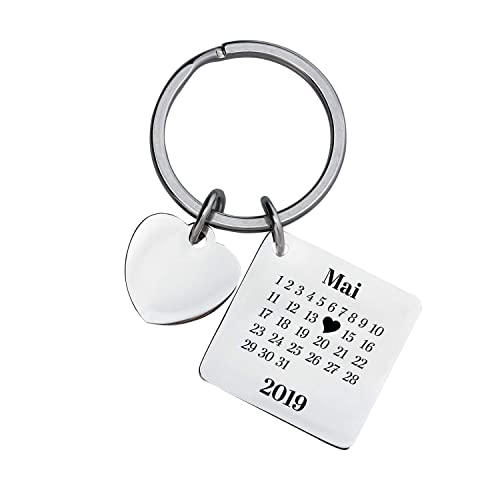 Personalisierter Schlüsselanhänger mit Gravur | Anhänger mit Herz | Valentinstagsgeschenk für ihn und sie | Besondere Valentinstagsgeschenke | Kleinigkeit Jahrestag Geburtstag | Schönster Tag 25x25mm von Geschenke 24