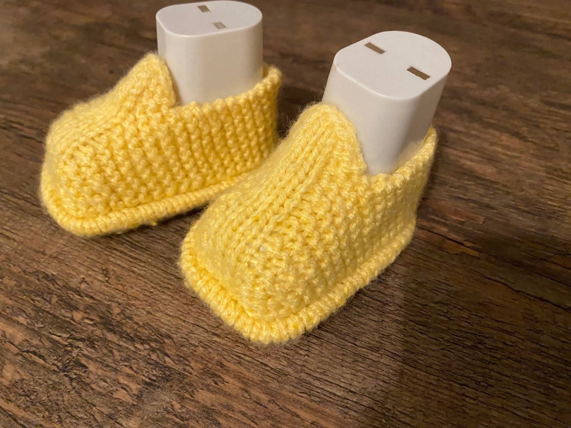 Gelb Babyschuhe, Größe 0-3 Monate Gestrickte Von Hand Gestrickt Baby Geschenk Mutter Für Schwangere von GeschenkeDekoAtelier