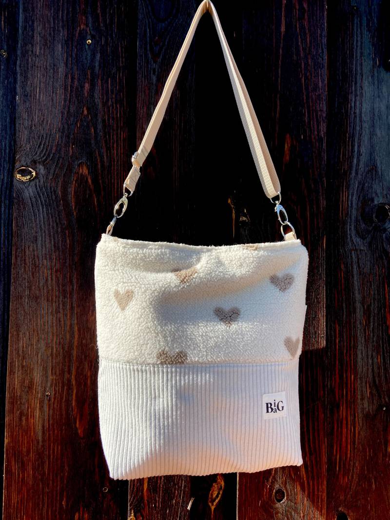 Cordtasche Mit Teddystoff Umhängetasche Schultertasche Crossbody Innenfach Reißverschluss Herztasche Plüschtasche Shopper Cordshopper von GeschenkeEckerl