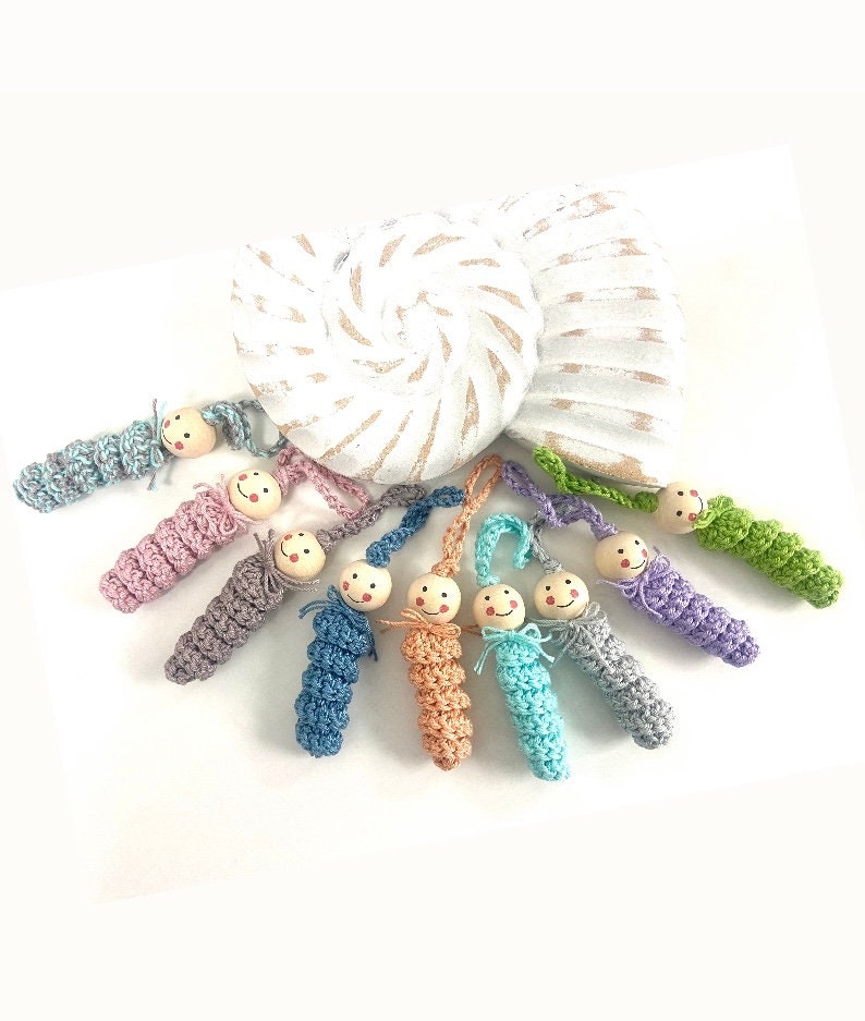 Glückswürmchen Glücksbringer Taschenbaumler Schlüsselanhänger Sorgenwürmchen Worry Worm Wichtelgeschenk Geldgeschenk Mitbringsel Glück Glückswürmchen Glücksbringer Taschenbaumler Schlüsselanhänger Sorgenwürmchen Worry Worm Wichtelgeschenk Geldgeschenk Mitbringsel Glück von GeschenkeEckerl