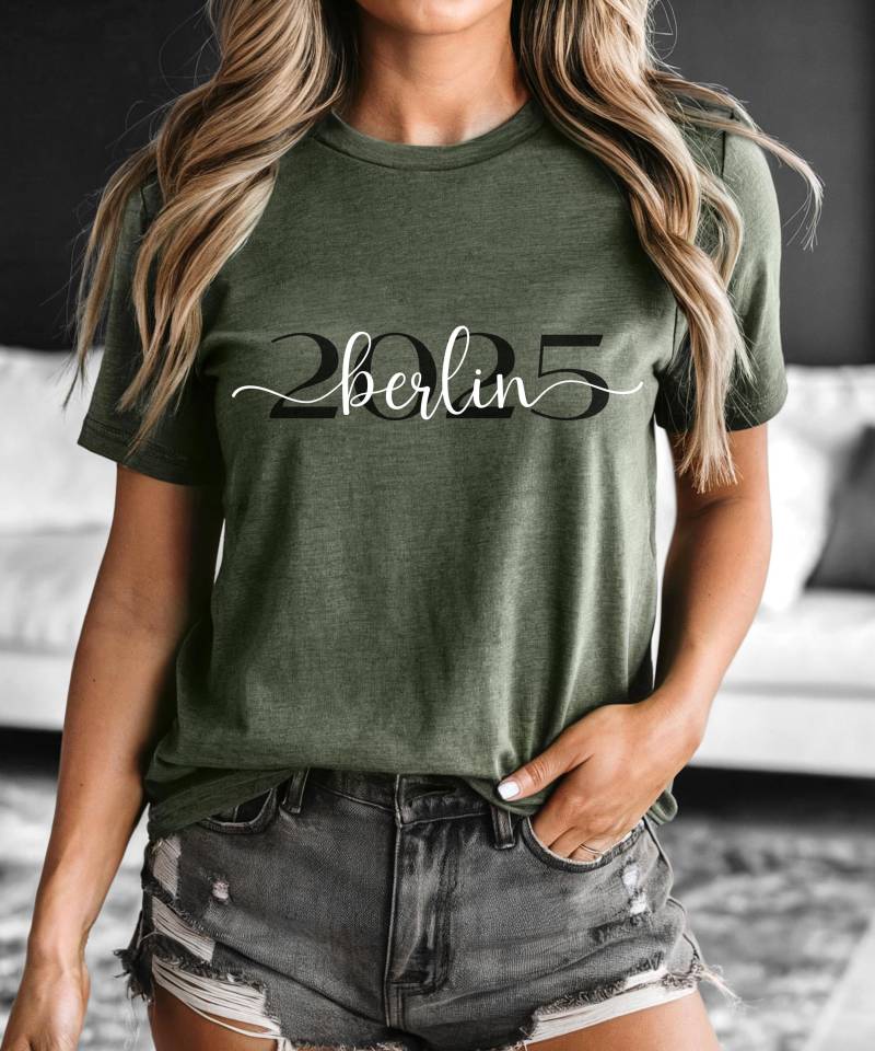 T-Shirt Urlaub, Shirt Personalisiert, Stadt Jahr Land Städtetrip Shirt, Urlaubsshirt, Familienurlaub Shirts, Partnerlook Städtereise T-Shirt Urlaub, Shirt Personalisiert, Stadt Jahr Land Städtetrip Shirt, Urlaubsshirt, Familienurlaub Shirts, Partnerlook Städtereise von GeschenkeLoft