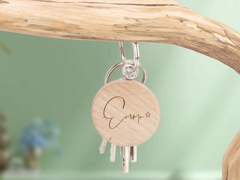 Personalisierter Schlüsselanhänger Mit Namensgravur Für Kinder - Geschenk Geburtstag, Umzug, Schultüte Runder Anhänger Aus Holz von GeschenkeWerkstatt4u