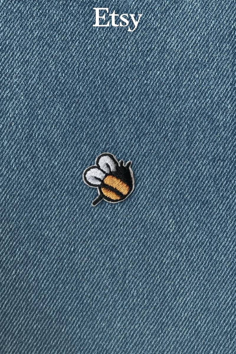 Biene Aufnäher - Bügelpatch/Applikation | 1, 7 X 2 cm Biene Aufnäher - Bügelpatch/Applikation | 1, 7 X 2 cm von Geschenkebud