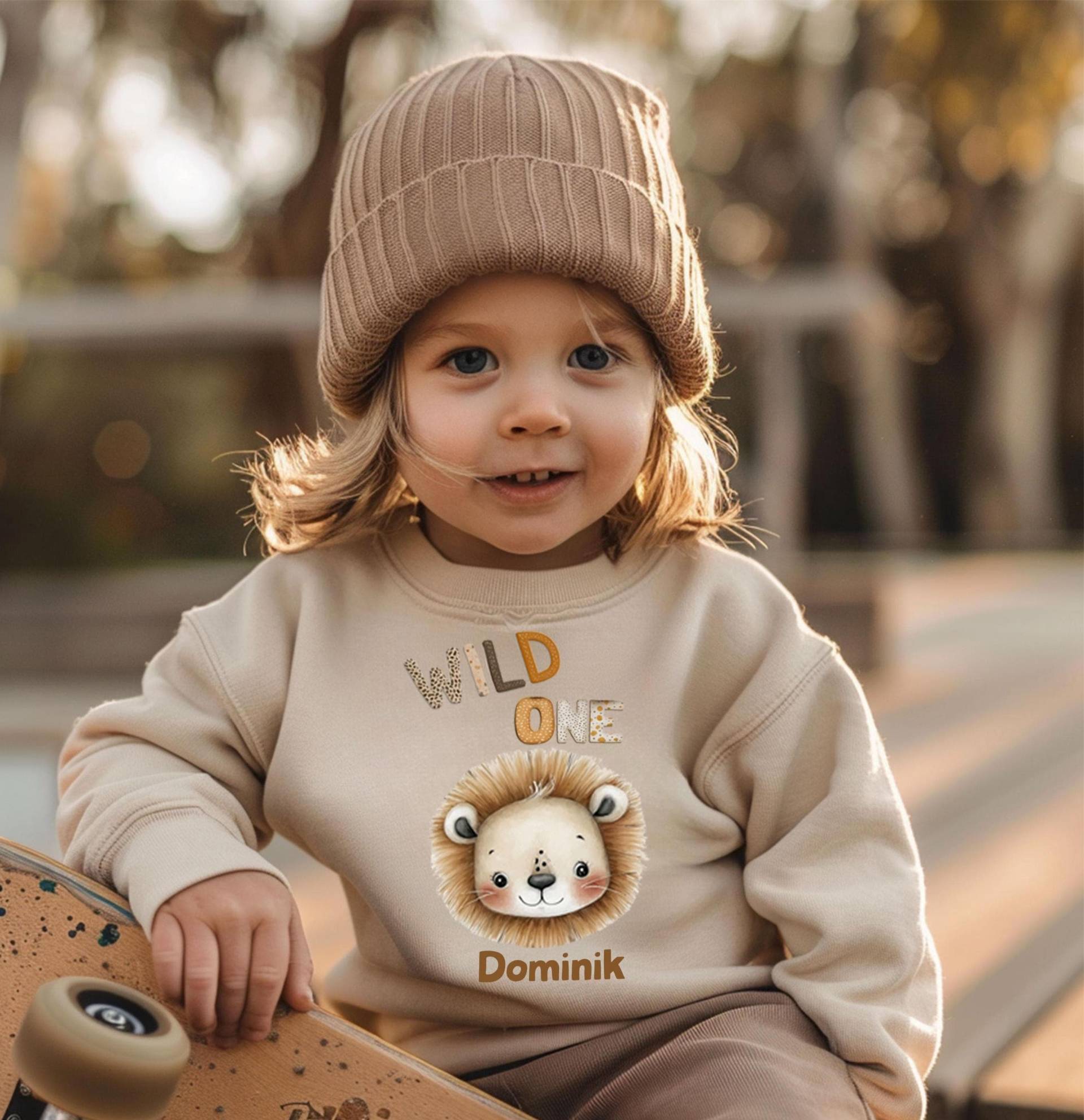 Sweatshirt Sweater Personalisiert Mit Namen, Zahl/Safari Löwe von Geschenkekastl