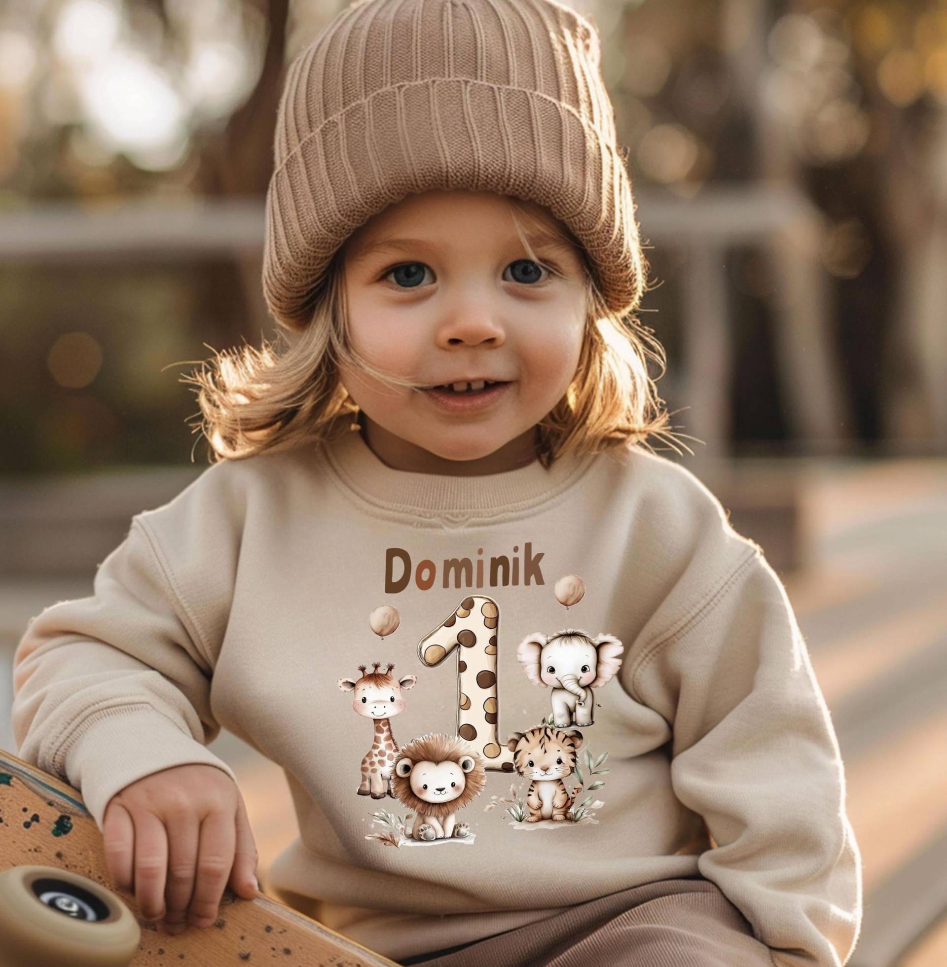 Sweatshirt Sweater Personalisiert Mit Namen, Zahl/Safari Löwe von Geschenkekastl