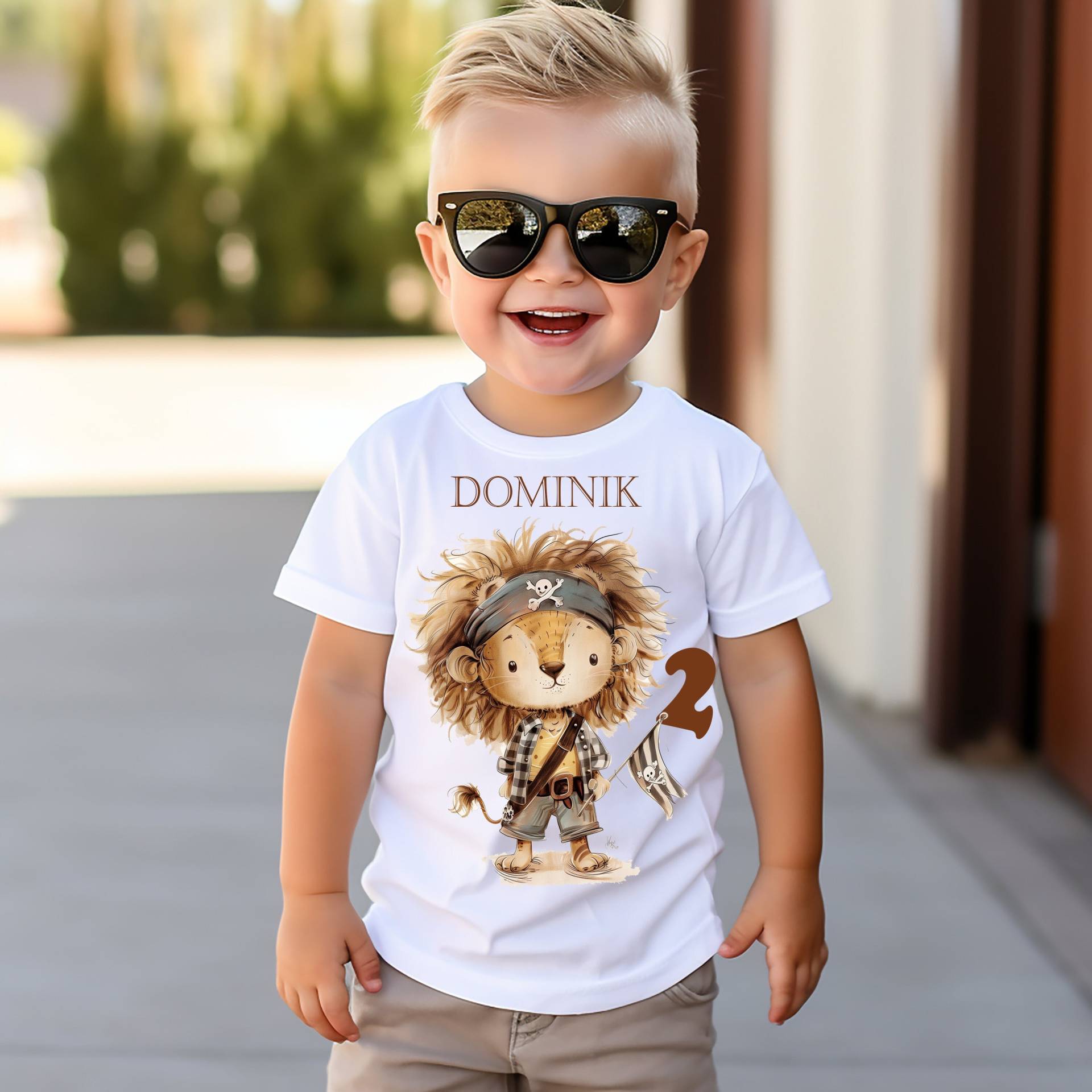 T-Shirt Mit Löwe, Geburtstagsshirt Personalisiert Namen Und Zahl. Piratenparty Löwe von Geschenkekastl