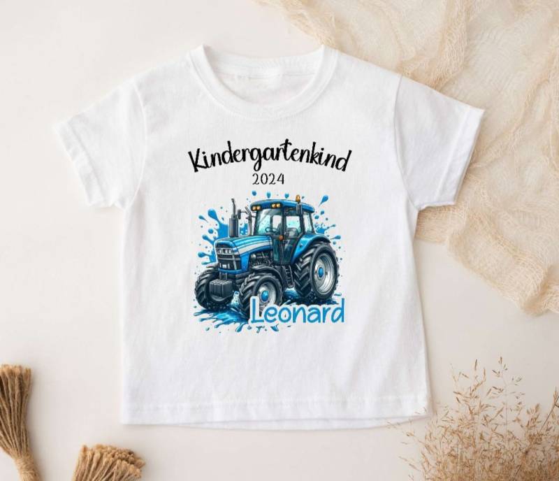 Kindergartenkind T Shirt Traktor Mit Name Junge Personalisiert Kindergarten Kita Kind Erster Tag Outfit von Geschenkelaedchen
