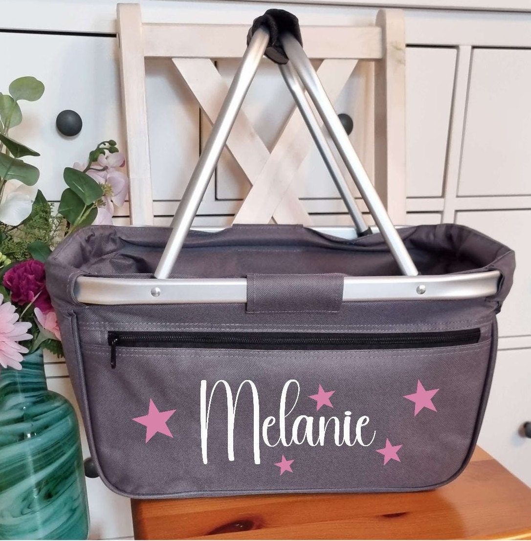 Personalisierter Einkaufskorb Mit Name Tragekorb Geschenkidee Personalisierter Einkaufskorb Mit Name Tragekorb Geschenkidee von Geschenkelaedchen