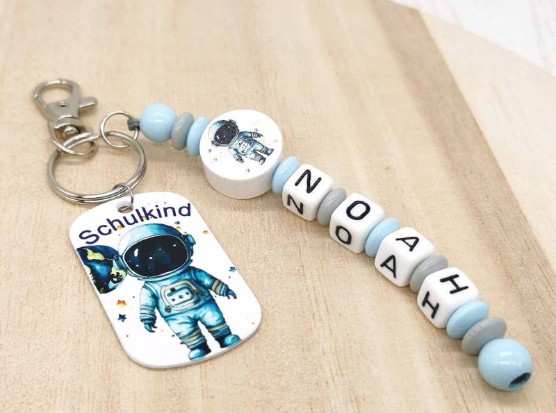 Personalisierter Schlüsselanhänger Astronaut Schulkind Mit Name Junge Geschenk Einschulung Geburtstag Taschenbaumler Ranzenbaumler von Geschenkelaedchen