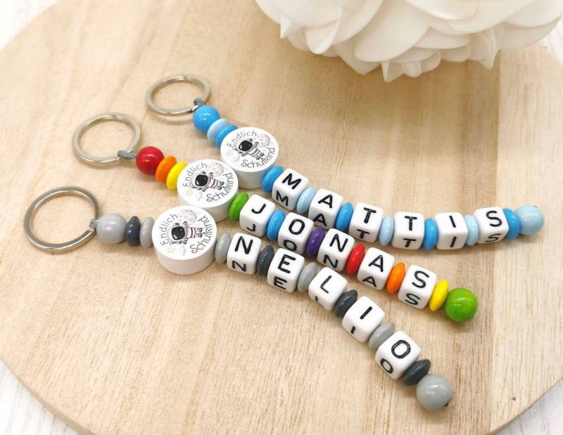 Schlüsselanhänger Endlich Schulkind Mit Name Astronaut Junge Personalisiert Geschenk Einschulung von Geschenkelaedchen