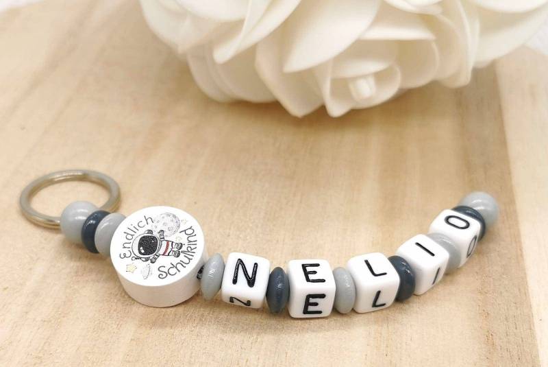 Schlüsselanhänger Endlich Schulkind Mit Name Astronaut Junge Personalisiert Geschenk Einschulung von Geschenkelaedchen