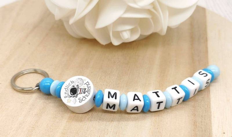 Schlüsselanhänger Endlich Schulkind Mit Name Astronaut Junge Personalisiert Geschenk Einschulung von Geschenkelaedchen
