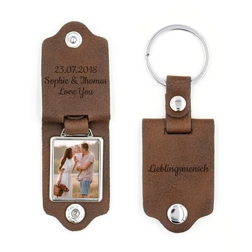 Geschenkfreude Schlüsselanhänger mit Gravur personalisiert mit Foto Geschenke für Vatertag und Muttertag - inkl. Bild aus Leder - Geschenke für Paare - Foto Geschenkideen Geschenkfreude Schlüsselanhänger mit Gravur personalisiert mit Foto Geschenke für Vatertag und Muttertag - inkl. Bild aus Leder - Geschenke für Paare - Foto Geschenkideen von Geschenkfreude