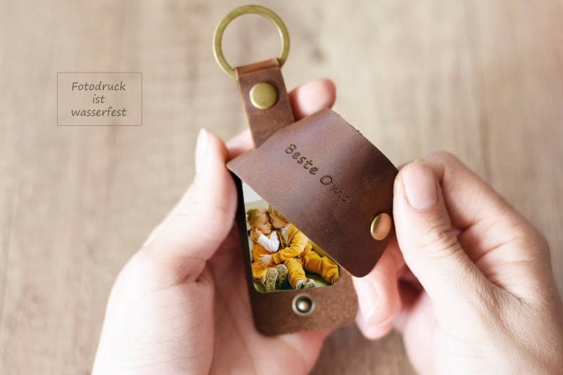 Beste Oma Schlüsselanhänger | Geschenk Zum Muttertag Für Mama Personalisierter Leder Mit Wunschmotiv von GeschenkmeisterShop