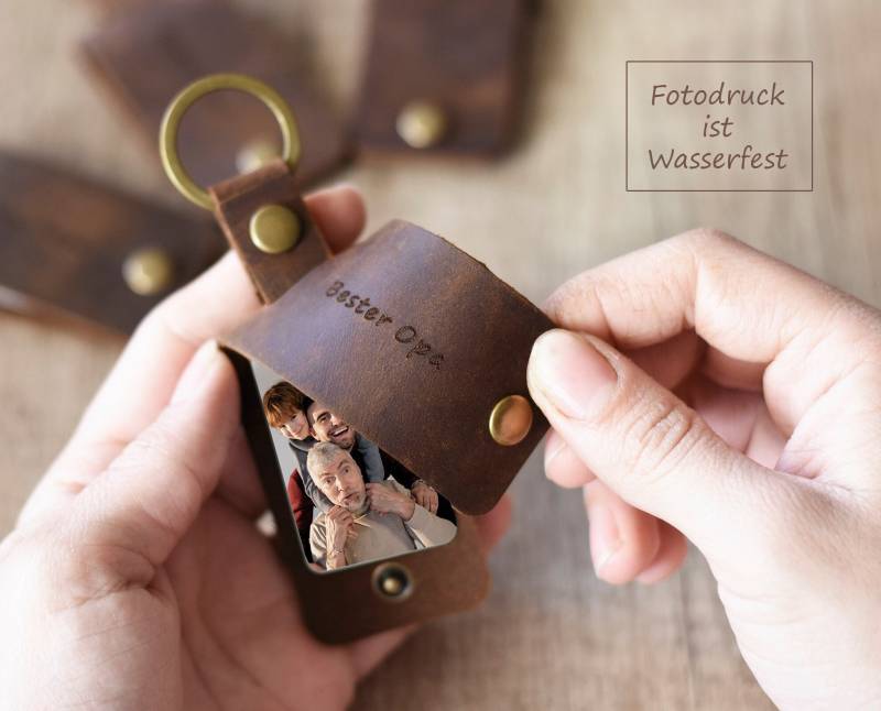 Bester Opa Leder Schlüsselanhänger | Geschenk Anhänger Für Geburtstag, Bester Gravur Und Dein Lieblingsmotiv Bester Opa Leder Schlüsselanhänger | Geschenk Anhänger Für Geburtstag, Bester Gravur Und Dein Lieblingsmotiv von GeschenkmeisterShop
