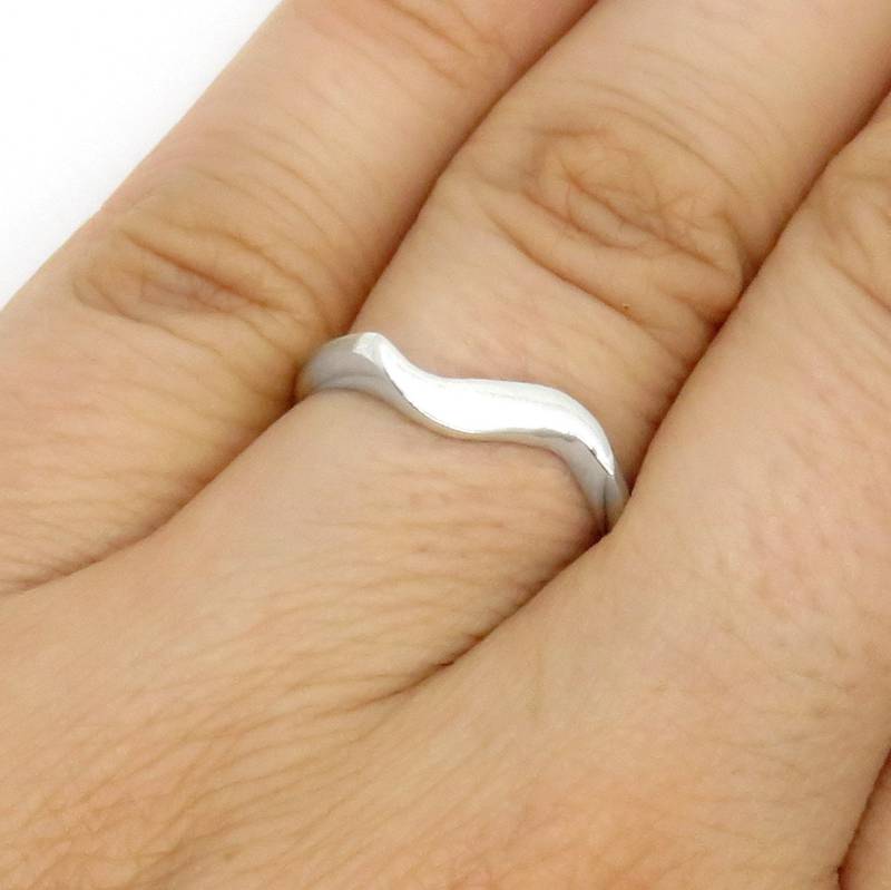 Dünner Wellenring Aus Sterling Silber - Zierlicher Stapelring Moderner Signet Ring Für Mädchen Und Frauen von GeshaR