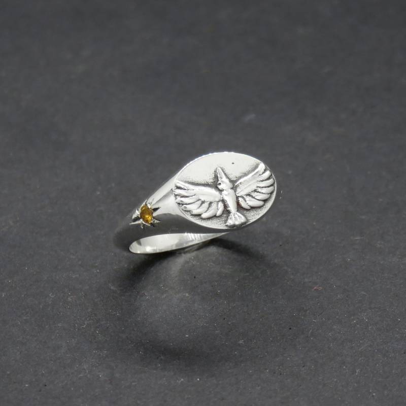 Pinky Signet Ring Mit Rabe Und Zwei Citrinen - Zierliche Sterling Silber Für Frauen von GeshaR