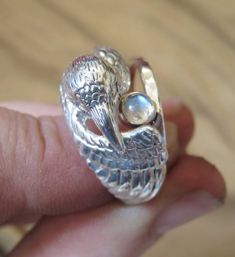 Weißer Rabe Ring - Ehering Mit Mondstein Sterling Silber Doppelring Hexenring Totemring von GeshaR
