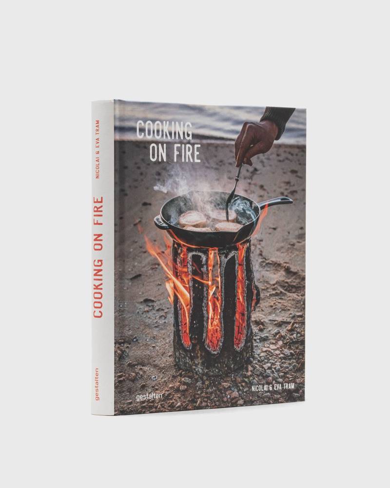 Gestalten Cooking on Fire by Eva Tram and Nicolai Tram men Art & Design multi in Größe:ONE SIZE von Gestalten