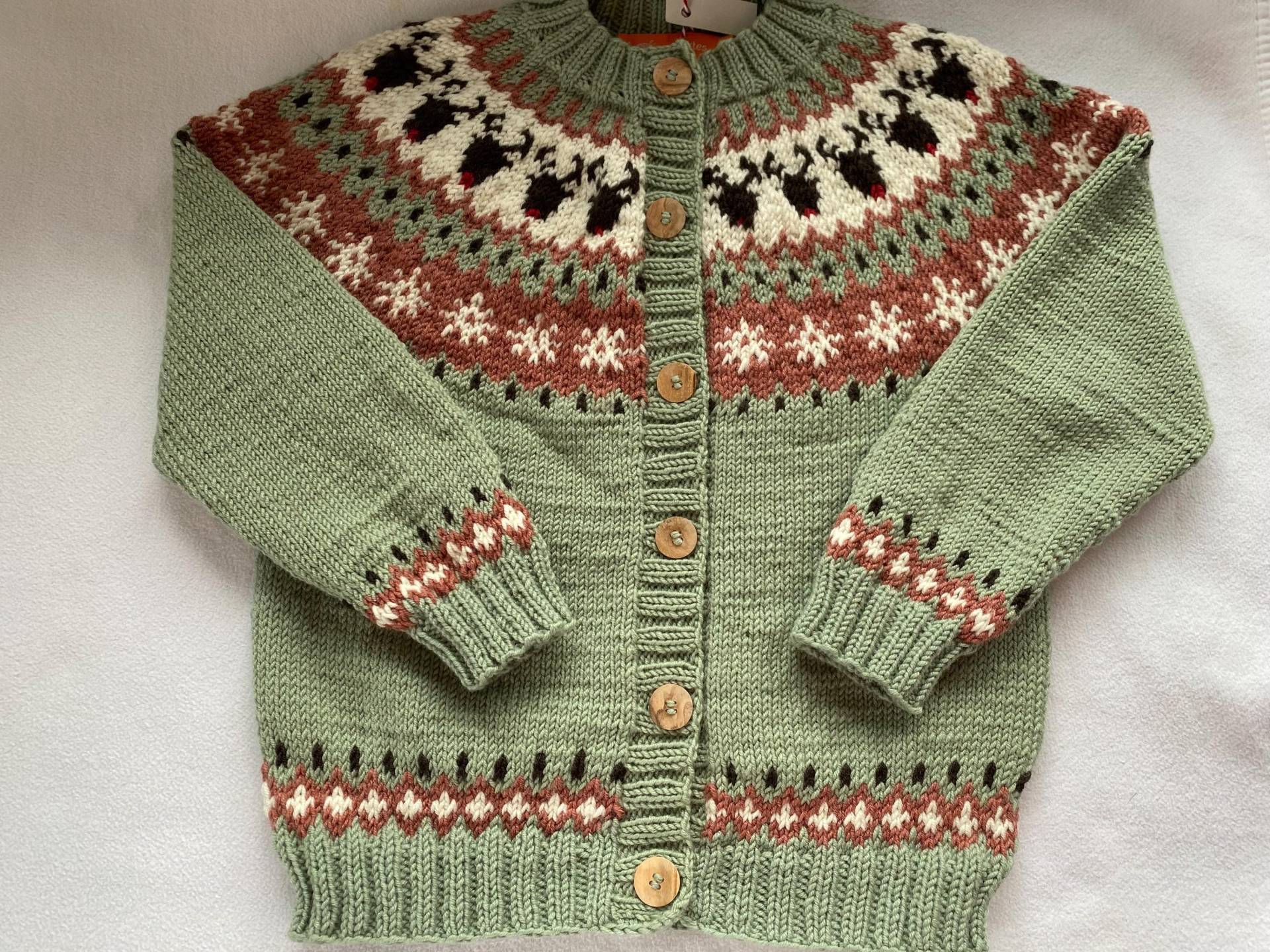Gr.116/122 Strickjacke Mit Rundpasse in Pistaziengrün Aus Reiner Merinowolle Handgestrickt von Gestricktes