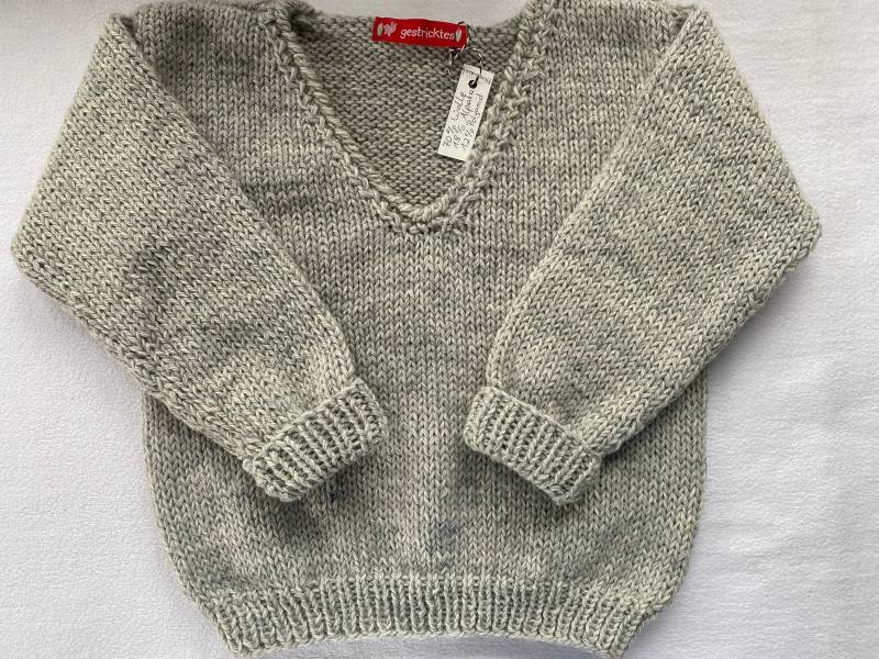 Pullover Gr. 104/110 in Beigemelange Mit V-Ausschnitt Aus Strapazierfähiger Wolle Handgestrickt von Gestricktes