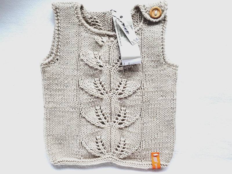 Pullunder Gr. 74/80 in Hellbeige Mit Blattmuster Aus Reiner Merinowolle Handgestrickt von Gestricktes