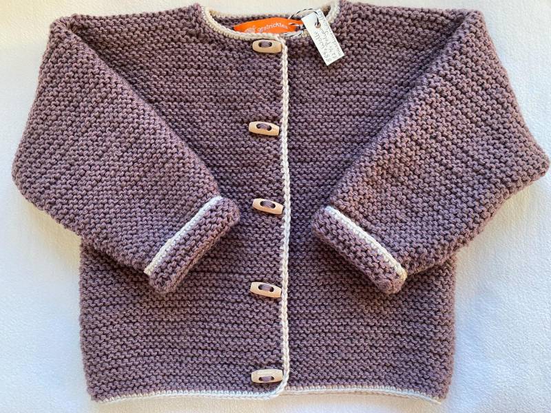 Strickjacke Gr. 86/92 in Mauve Mit Hellbeige Rand Aus Strapazierfähiger Wolle Kraus Rechts Handgestrickt von Gestricktes