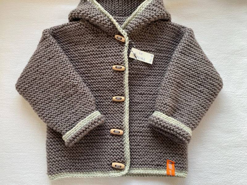 Zwergenjacke Gr.86/92 in Taupe Aus Strapazierfähiger Wolle Kraus Rechts Handgestrickt von Gestricktes