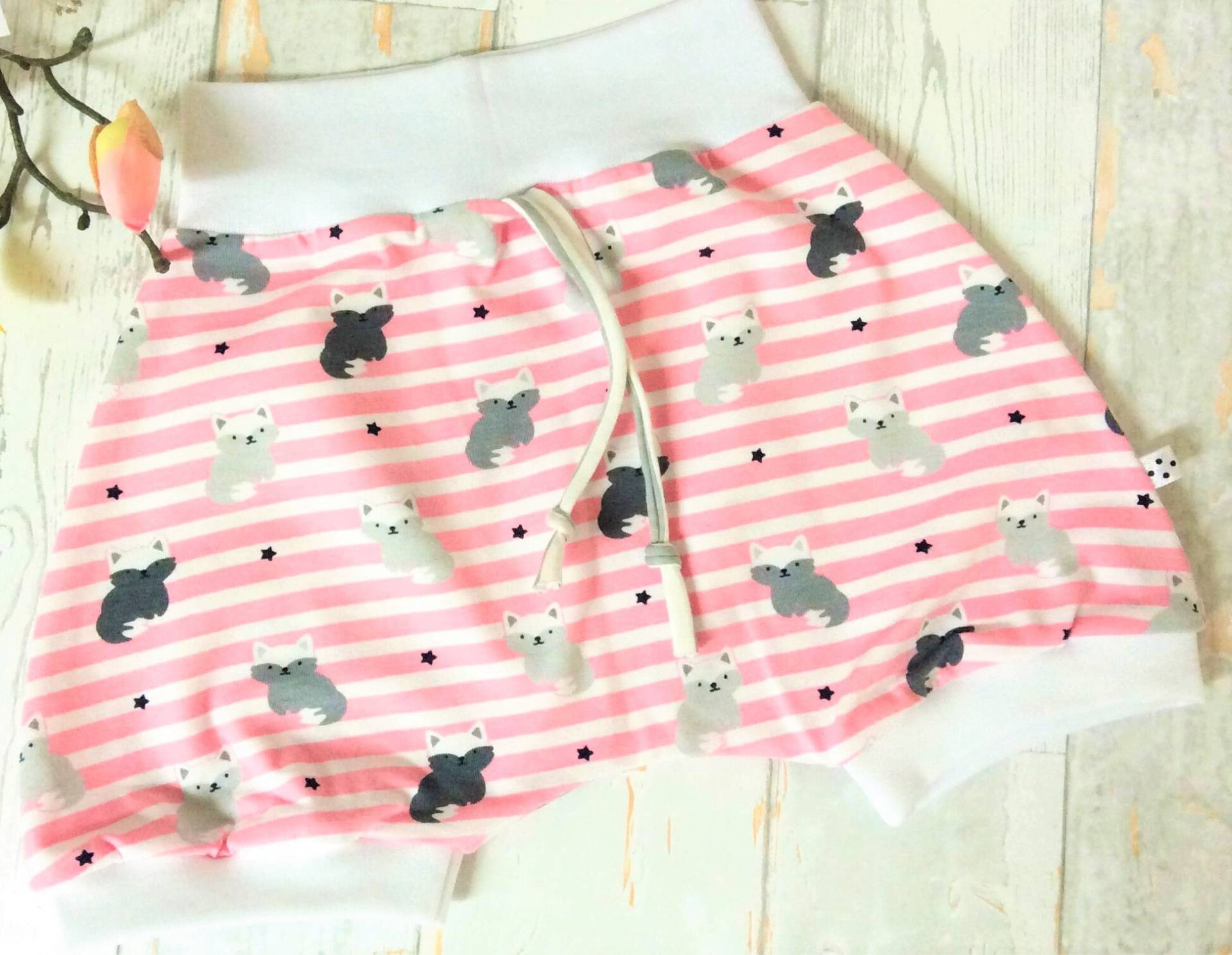 Gr. 68 Babyhose Baby Shorts Mädchen Kurze Hose Sommerhose Strampler Babykleidung Pumphose Mitwachshose Jersey Bio Öko Rosa Weiß Füchse Fuchs von GetForTen