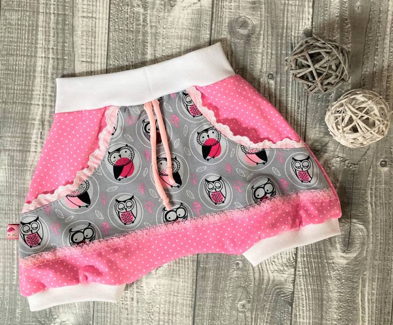 Gr. 68 Babyhose Baby Shorts Mädchen Kurze Hose Sommerhose Strampler Babykleidung Pumphose Mitwachshose Jersey Nachhaltig Bio Öko Rosa Eulen von GetForTen