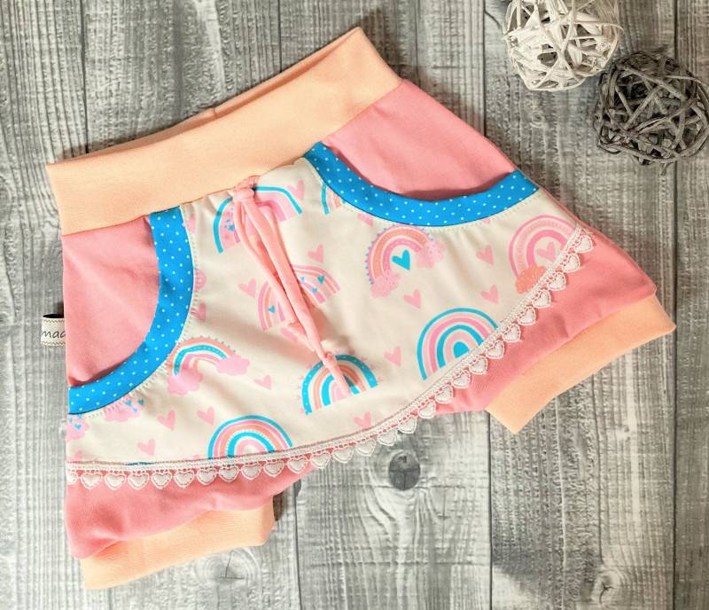 Gr. 68 Babyhose Baby Shorts Mädchen Kurze Hose Sommerhose Strampler Babykleidung Pumphose Mitwachshose Regenbogen Rainbow von GetForTen