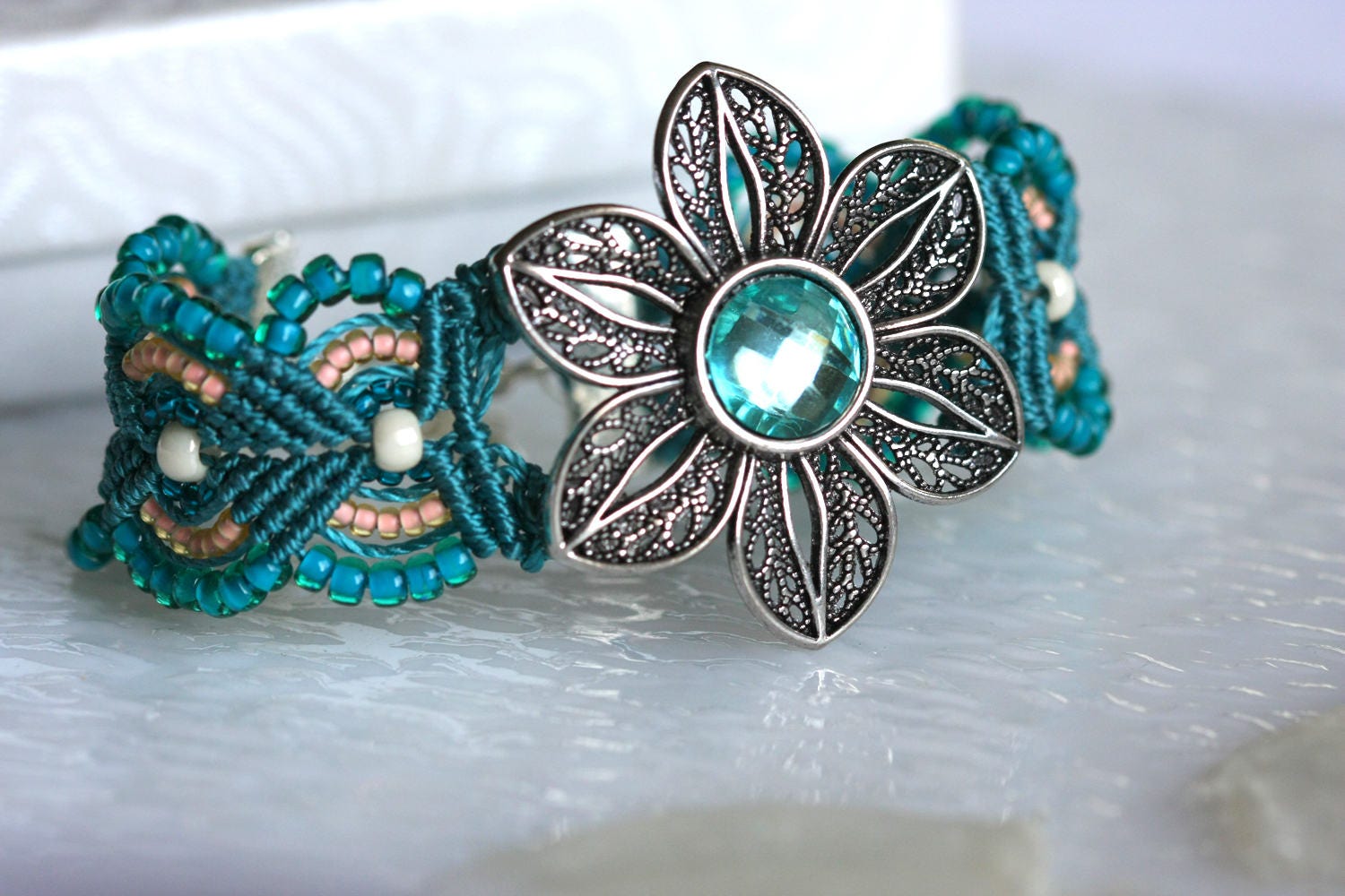 Auqa Blumen Micro Makramee Armband B-0054 Auqa Blumen Micro Makramee Armband B-0054 von GetGlassy