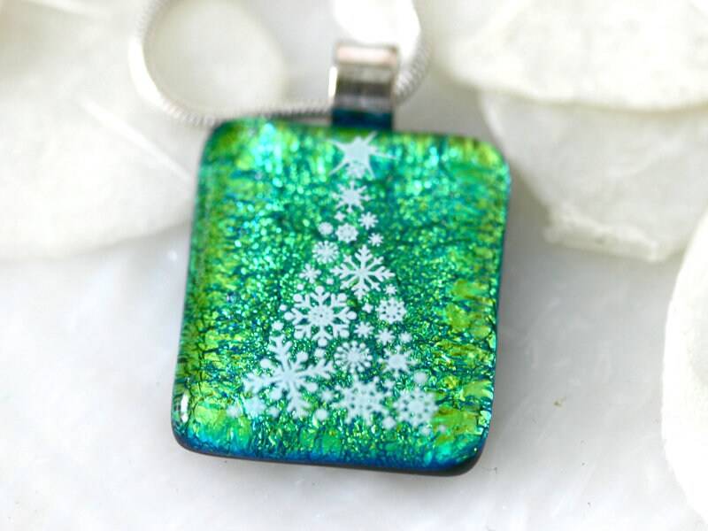Grüner Weihnachtsbaum Dichroic Glas Anhänger 1050 Grüner Weihnachtsbaum Dichroic Glas Anhänger 1050 von GetGlassy