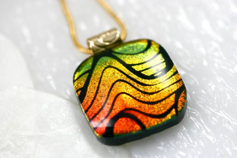 Hot Swirl Dichroic Glas Anhänger Halskette Schmuck Von Getglassy 01042 Hot Swirl Dichroic Glas Anhänger Halskette Schmuck Von Getglassy 01042 von GetGlassy