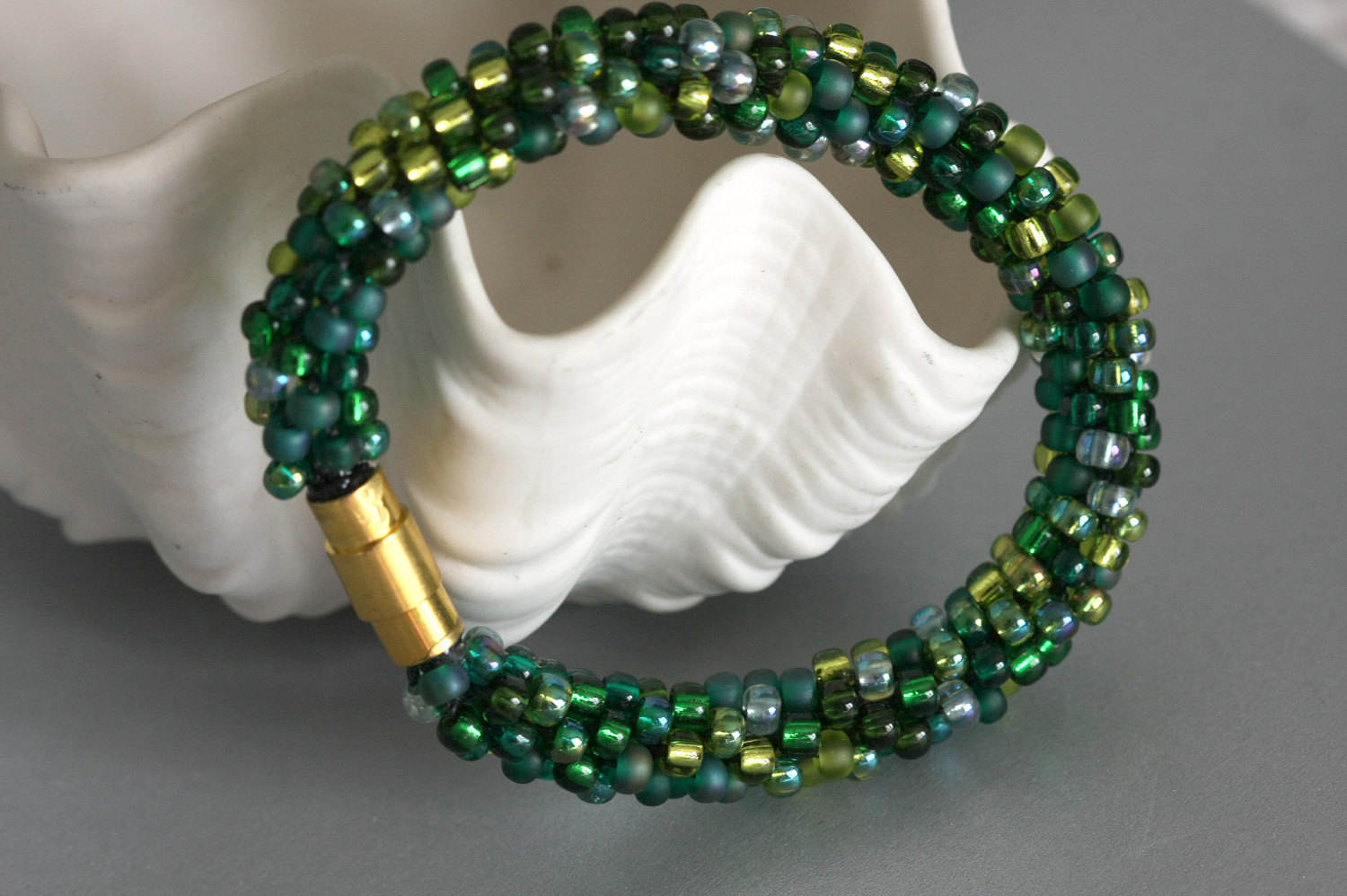 Kumihimo Armband in Forest Green B-0071 Kumihimo Armband in Forest Green B-0071 von GetGlassy
