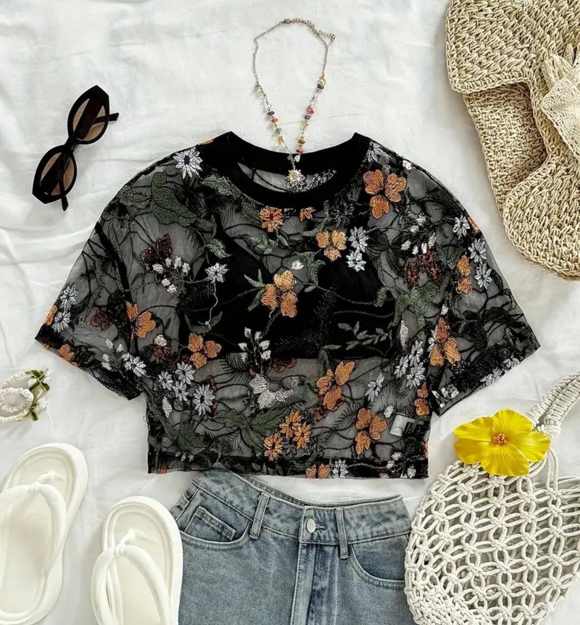 Begrenzte Verfügbarkeit 25% Sale Florales Mesh Besticktes Crop Top - Schwarzes Tüll-Shirt Festival Boho-Bluse Transparente Blumenspitze Begrenzte Verfügbarkeit 25% Sale Florales Mesh Besticktes Crop Top - Schwarzes Tüll-Shirt Festival Boho-Bluse Transparente Blumenspitze von GetItAnyway