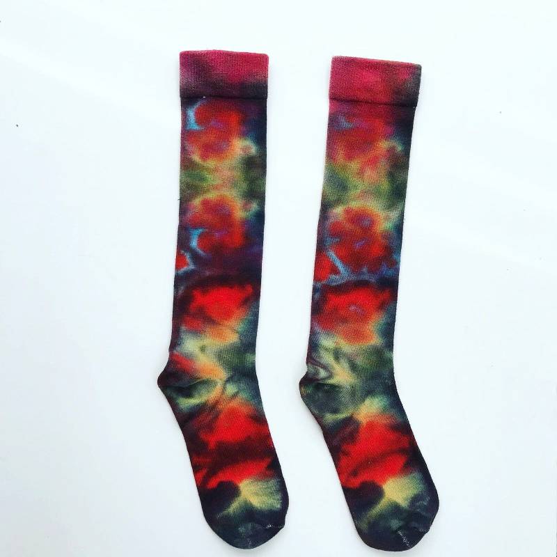 Buntglas Handgefärbte Damen Knielange Socken von GetKnittedHandmade